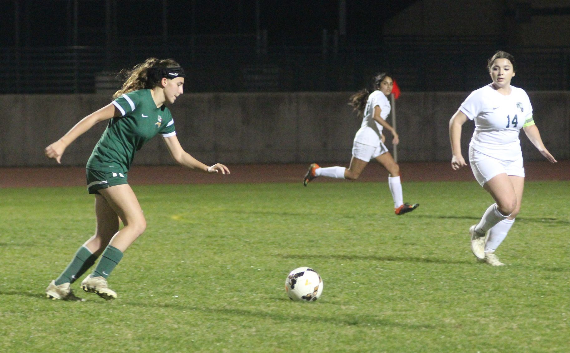 Kingsburg shuts out Dinuba
